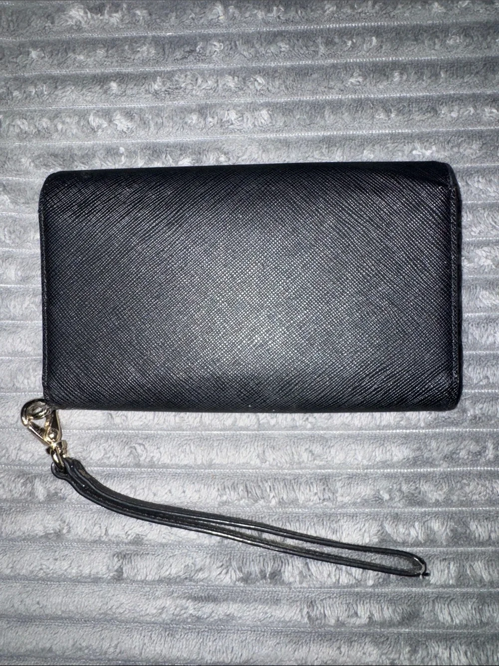 kate spade black saffiano wristlet clutch w/ gold-tone plaque and phone pocket